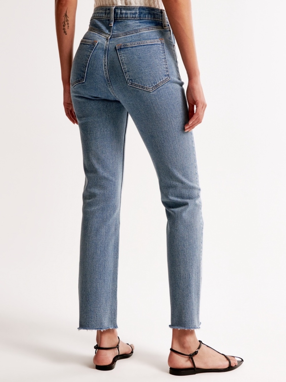 Curve Love (Long) Abercrombie & Fitch The Ankle Straight Ultra High Rise